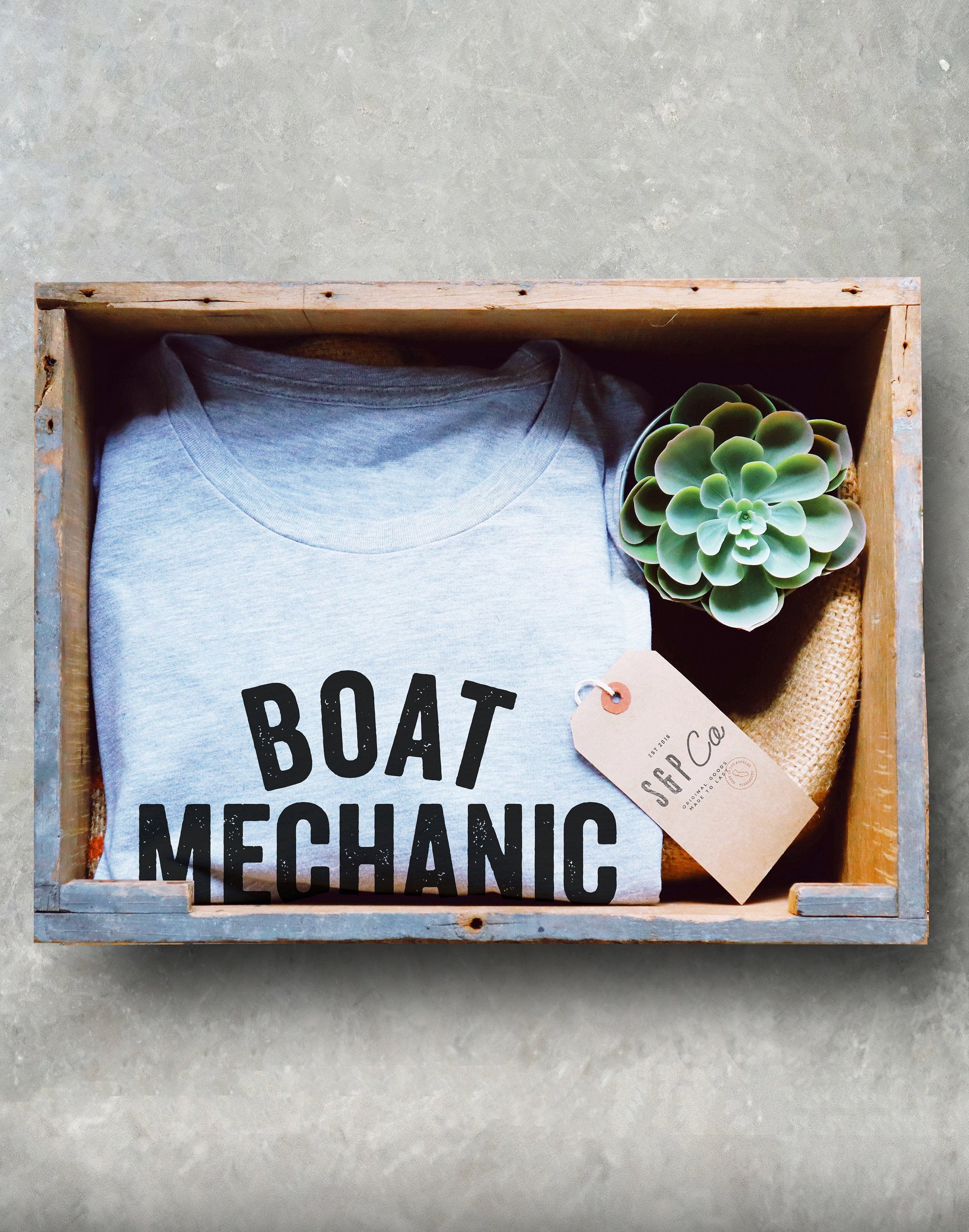 Boat Mechanic Unisex Shirt - Motor Boat Shirt, Motor Boat Gift, Boat Gift, Boat Shirt, Lake Shirt, Lake Gift, Speed Boat - Stag & Peach Co