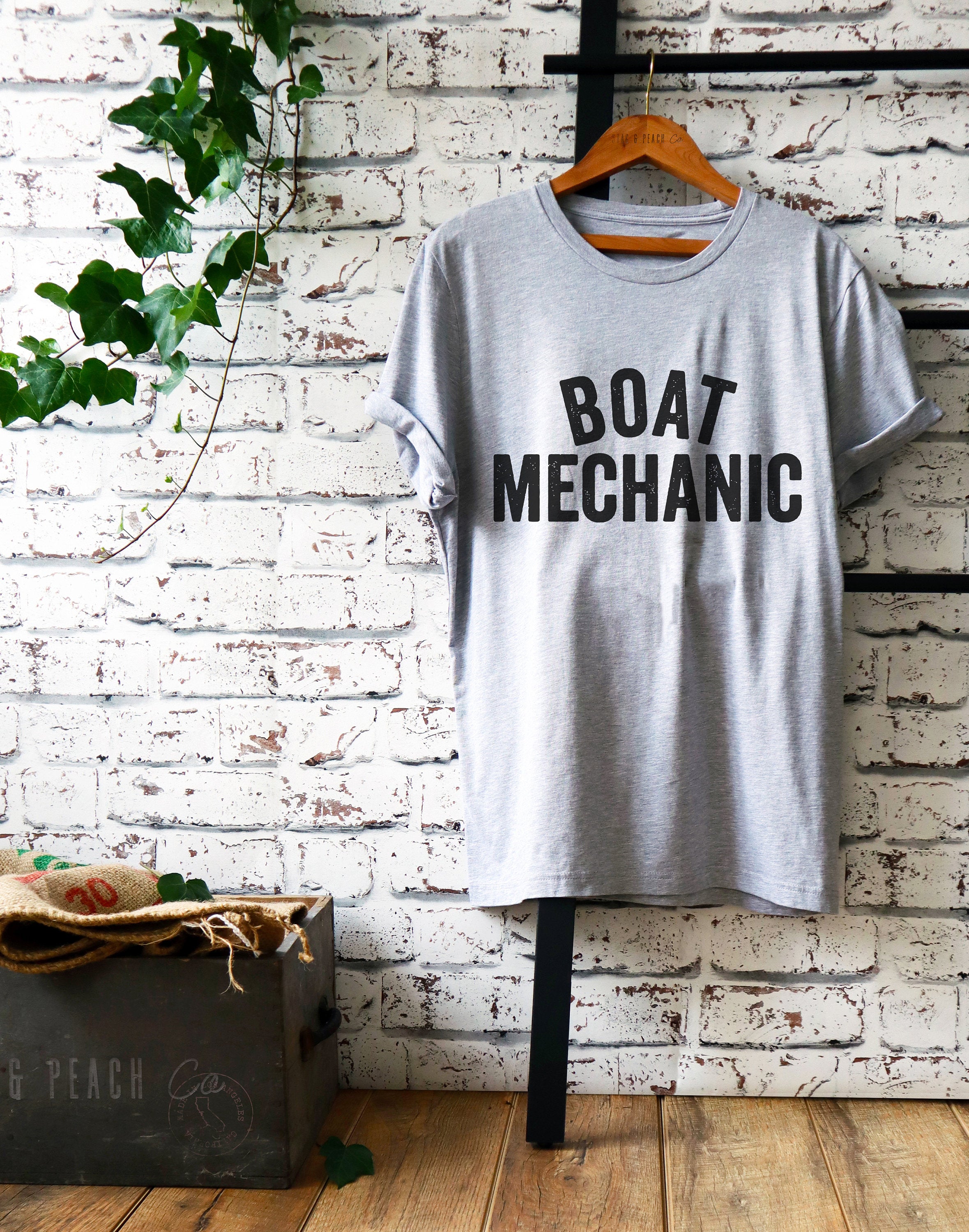 Boat Mechanic Unisex Shirt - Motor Boat Shirt, Motor Boat Gift, Boat Gift, Boat Shirt, Lake Shirt, Lake Gift, Speed Boat - Stag & Peach Co